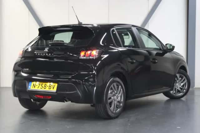 Peugeot 208 (2021) thumbnail 3