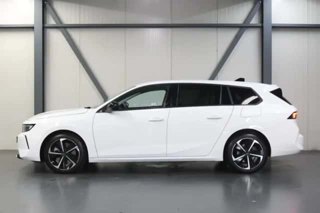 Opel Astra (2023) thumbnail 2