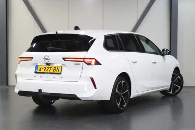Opel Astra (2023) thumbnail 3