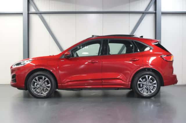 Ford Kuga (2022) thumbnail 2