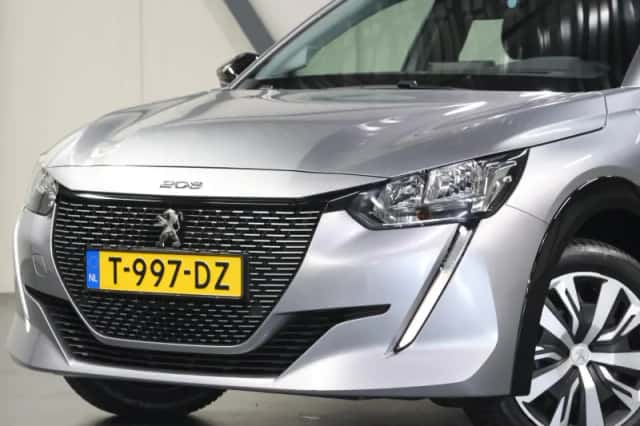 Peugeot e-208 (2023) thumbnail 6