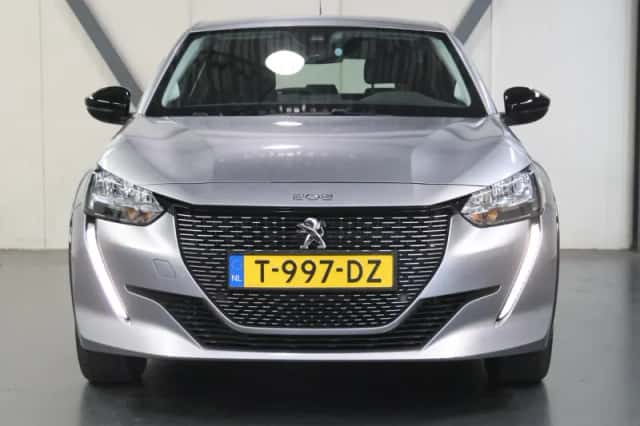 Peugeot e-208 (2023) thumbnail 5