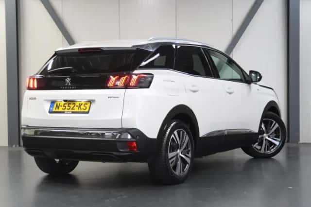 Peugeot 3008 (2021) thumbnail 3