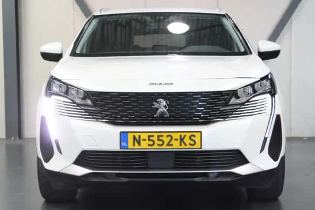 Peugeot 3008 (2021) thumbnail 4