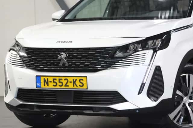 Peugeot 3008 (2021) thumbnail 5