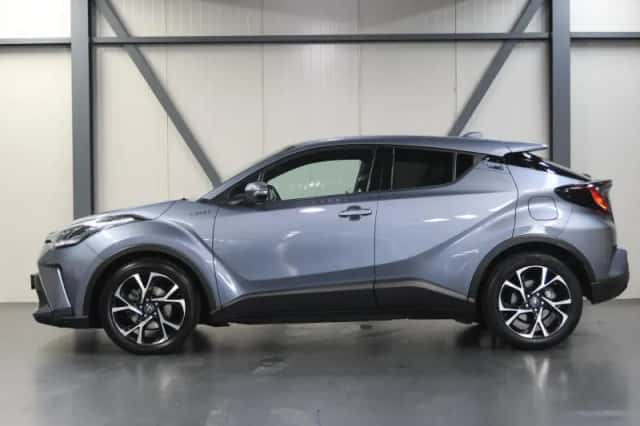 Toyota C-HR (2020) thumbnail 2