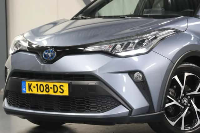 Toyota C-HR (2020) thumbnail 6