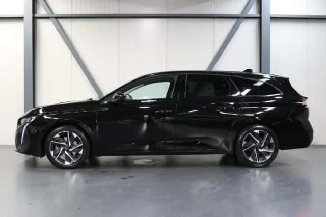 Peugeot 308 (2023) thumbnail 2