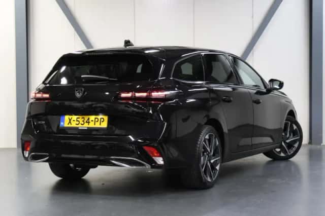 Peugeot 308 (2023) thumbnail 3