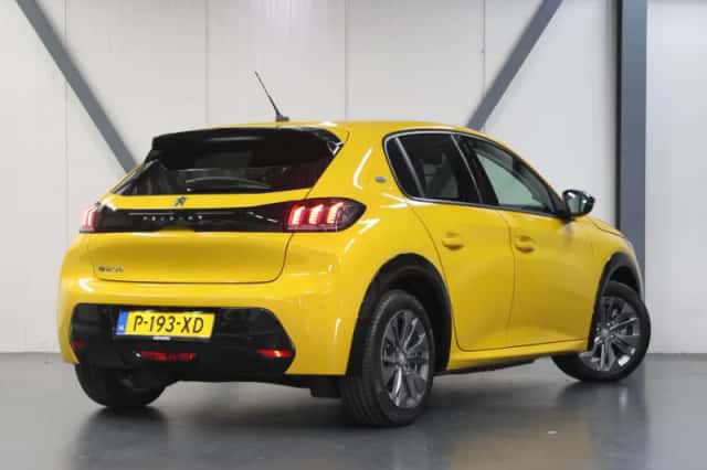 Peugeot e-208 (2022) thumbnail 3