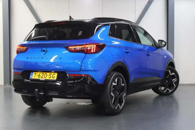 Opel Grandland (2023) thumbnail 3