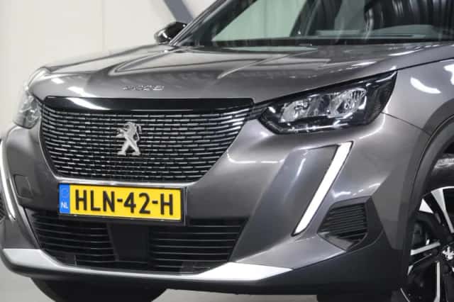 Peugeot 2008 (2023) thumbnail 5