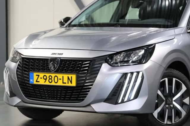 Peugeot e-208 (2024) thumbnail 6