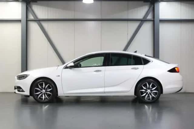 Opel Insignia (2018) thumbnail 2