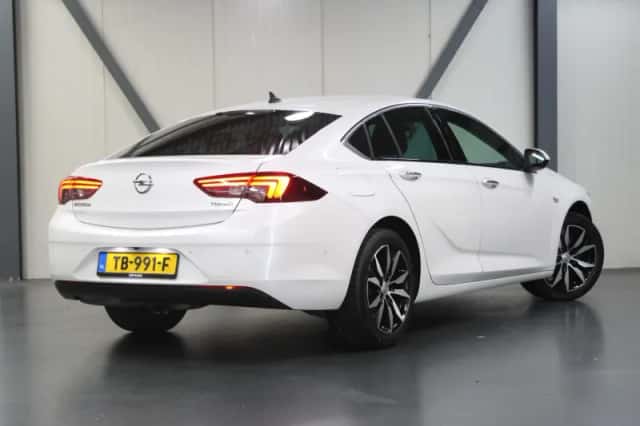Opel Insignia (2018) thumbnail 3