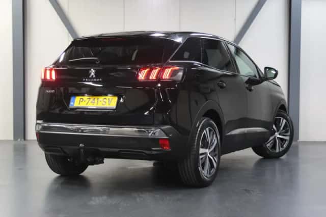 Peugeot 3008 (2022) thumbnail 3