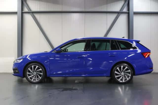 Škoda Octavia (2021) thumbnail 2