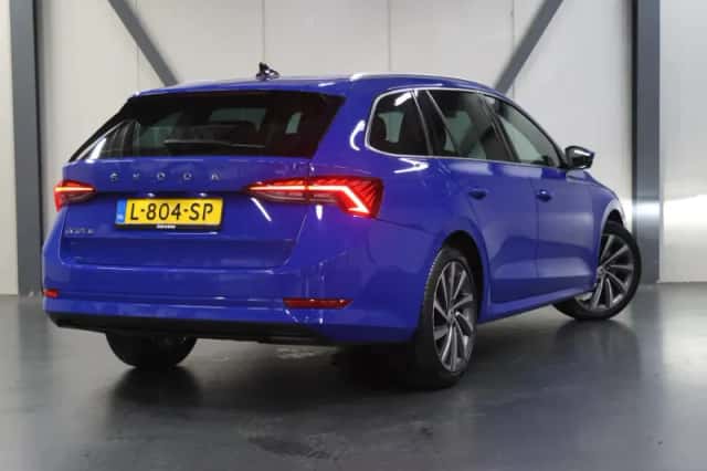 Škoda Octavia (2021) thumbnail 3