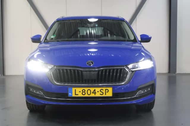 Škoda Octavia (2021) thumbnail 5
