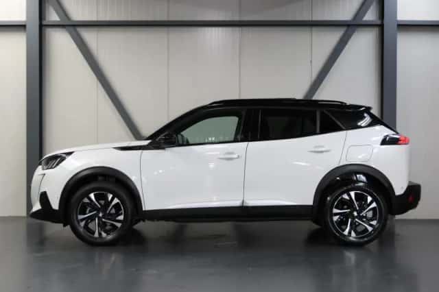 Peugeot 2008 (2023) thumbnail 2