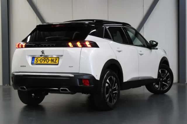 Peugeot 2008 (2023) thumbnail 3