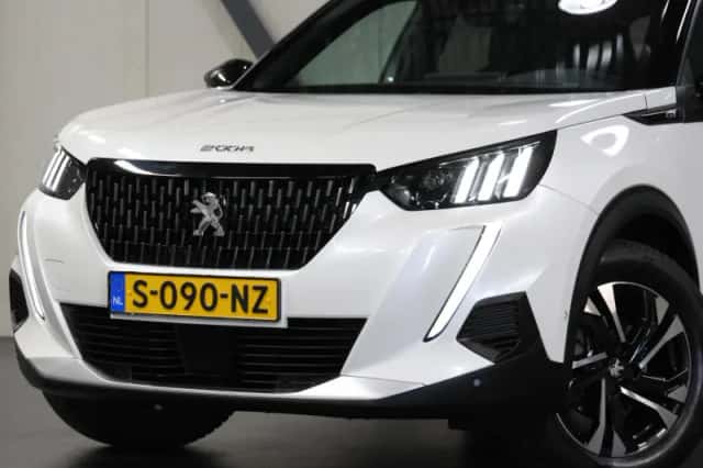 Peugeot 2008 (2023) thumbnail 6