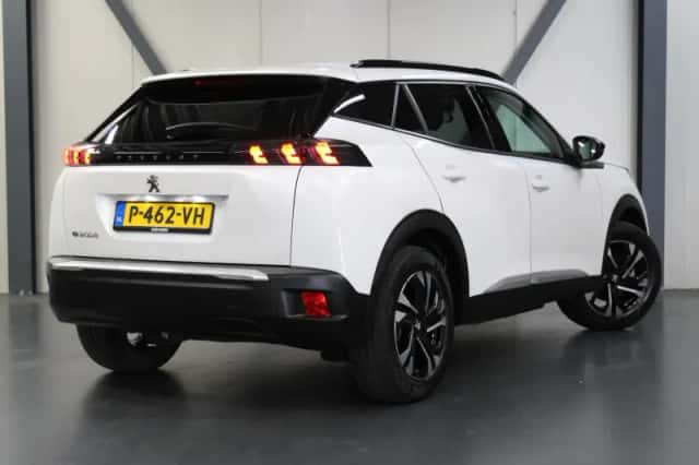 Peugeot e-2008 (2022) thumbnail 3