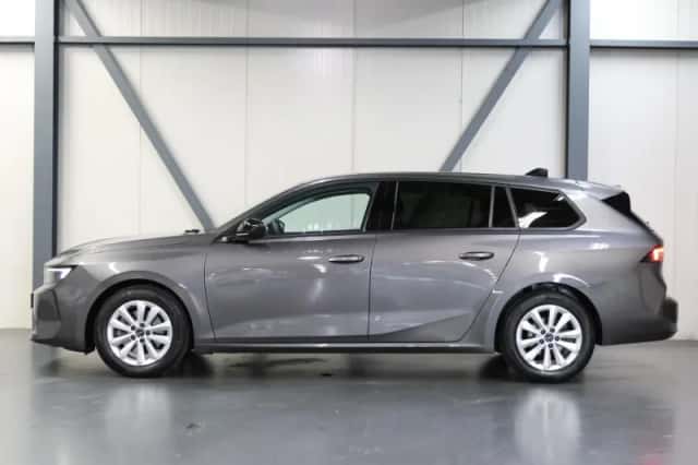 Opel Astra (2023) thumbnail 2