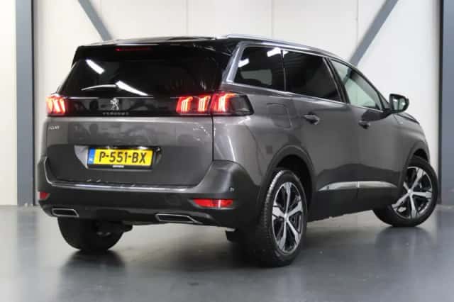 Peugeot 5008 (2022) thumbnail 3