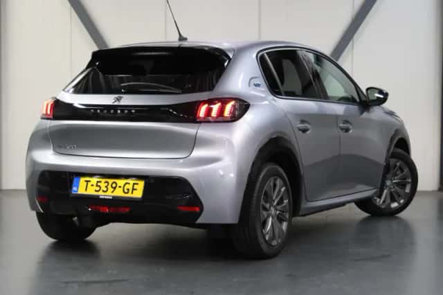 Peugeot e-208 (2023) thumbnail 3