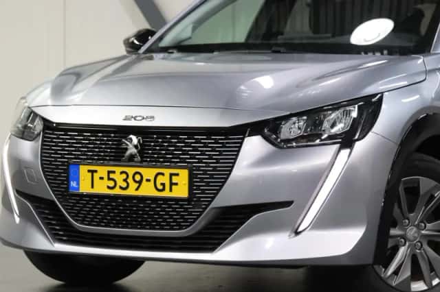 Peugeot e-208 (2023) thumbnail 6
