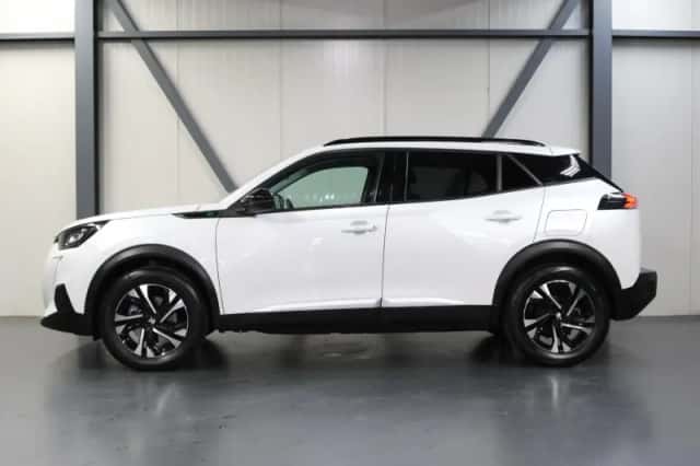 Peugeot e-2008 (2022) thumbnail 2