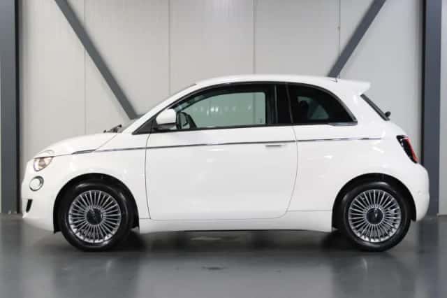 Fiat 500 (2023) thumbnail 2