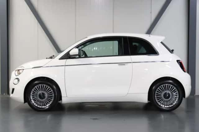 Fiat 500e (2023) thumbnail 2