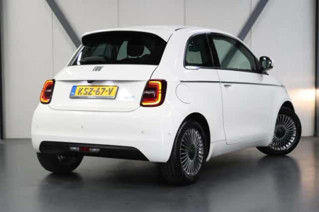Fiat 500e (2023) thumbnail 3