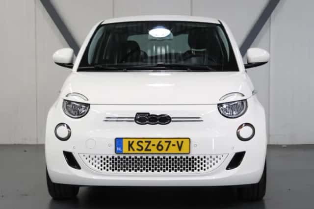 Fiat 500 (2023) thumbnail 5
