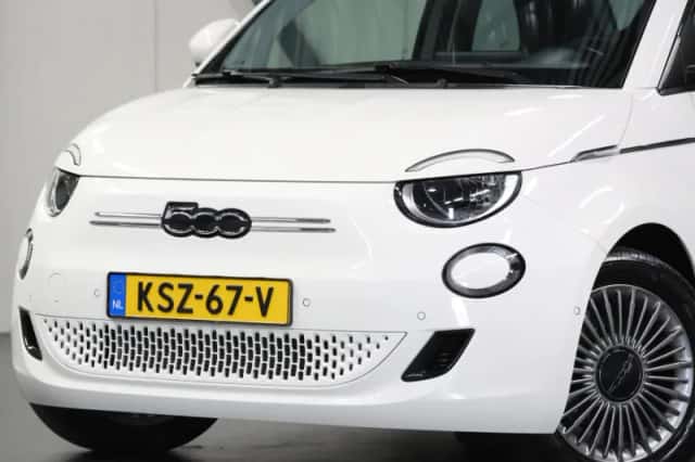 Fiat 500 (2023) thumbnail 6