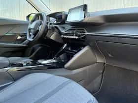 Peugeot 2008 (2022) thumbnail 7