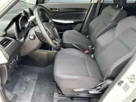 Suzuki Swift (2021) thumbnail 12