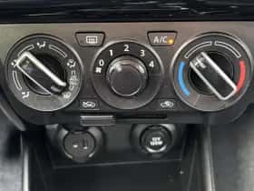 Suzuki Swift (2021) thumbnail 8