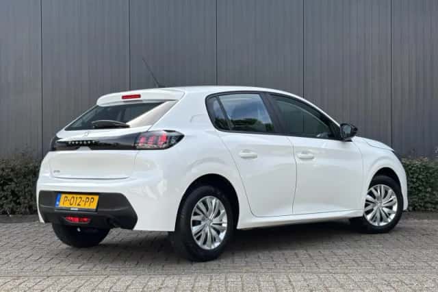 Peugeot 208 (2022) thumbnail 3