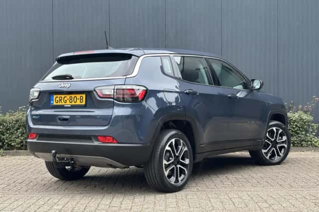 Jeep Compass (2024) thumbnail 3