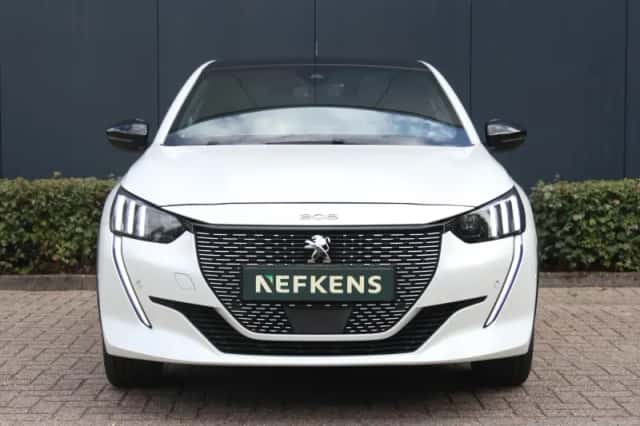 Peugeot e-208 (2022) thumbnail 2