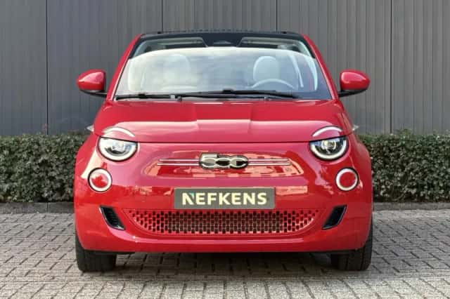 Fiat 500C (2024) thumbnail 2