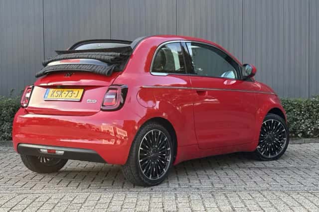 Fiat 500C (2024) thumbnail 3