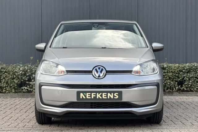 Volkswagen Up! (2018) thumbnail 2