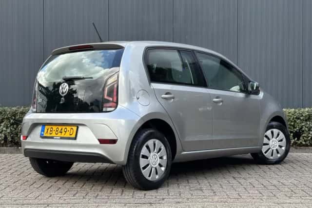 Volkswagen Up! (2018) thumbnail 3