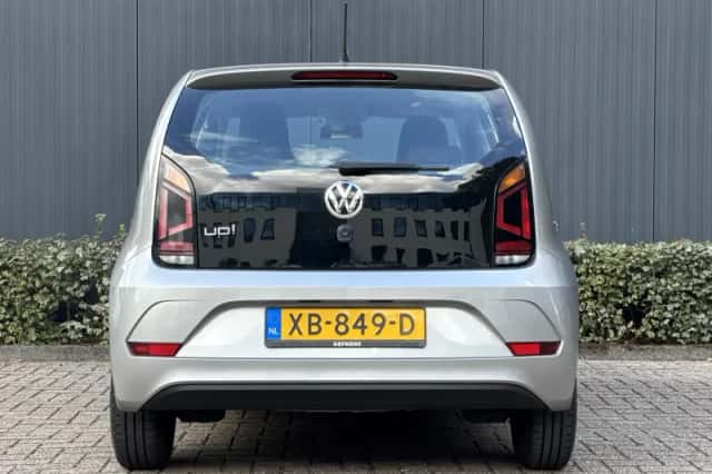 Volkswagen Up! (2018) thumbnail 5