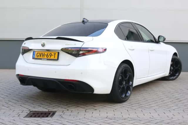 Alfa Romeo Giulia (2024) thumbnail 3