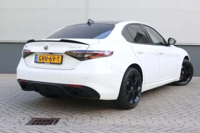 Alfa Romeo Giulia (2024) thumbnail 3